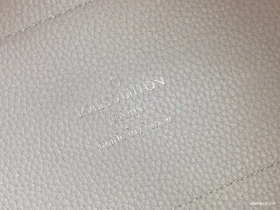 WIS LOUIS HINA PM VUITTON 0523